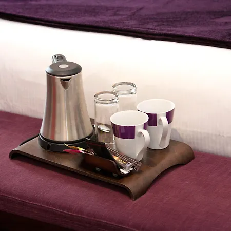 Hotel La Ferme De Bourran - - Parking Privé, Soirée étape, Bornes Voitures électriques 4*